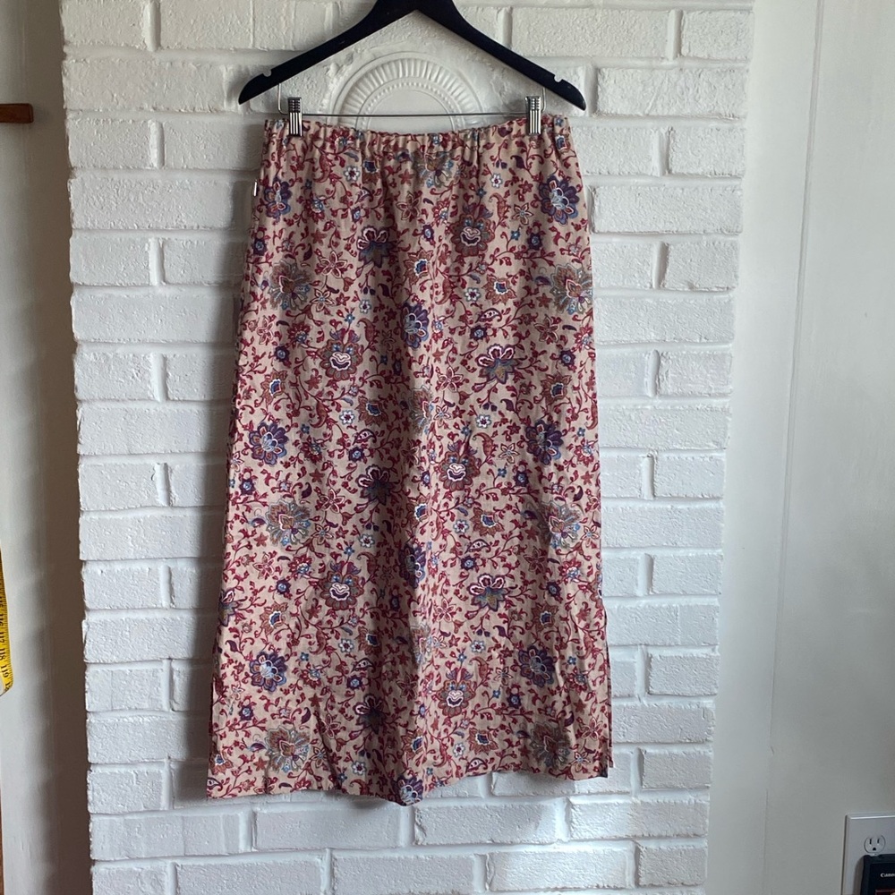 Linen Maxi skirt size medium Monterey Bay side pockets side slits floral boho